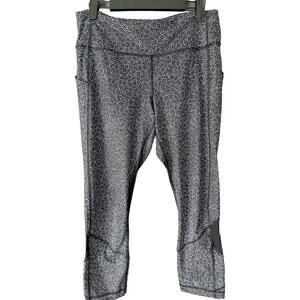 LULULEMON Women's crop Leggings Black/White flower Size 8
